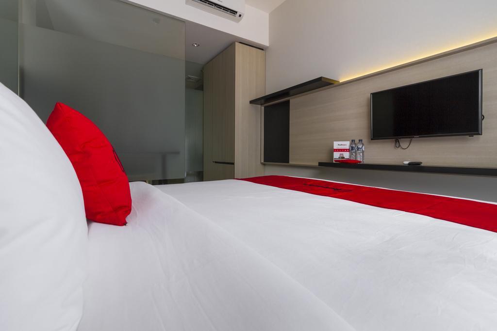 Reddoorz Plus Near Perbanas Jakarta Buitenkant foto