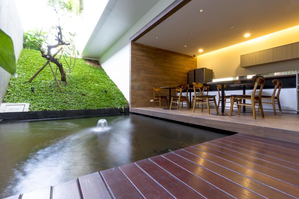 Reddoorz Plus Near Perbanas Jakarta Buitenkant foto